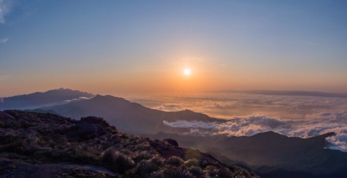 Photo Sunrise over mountains